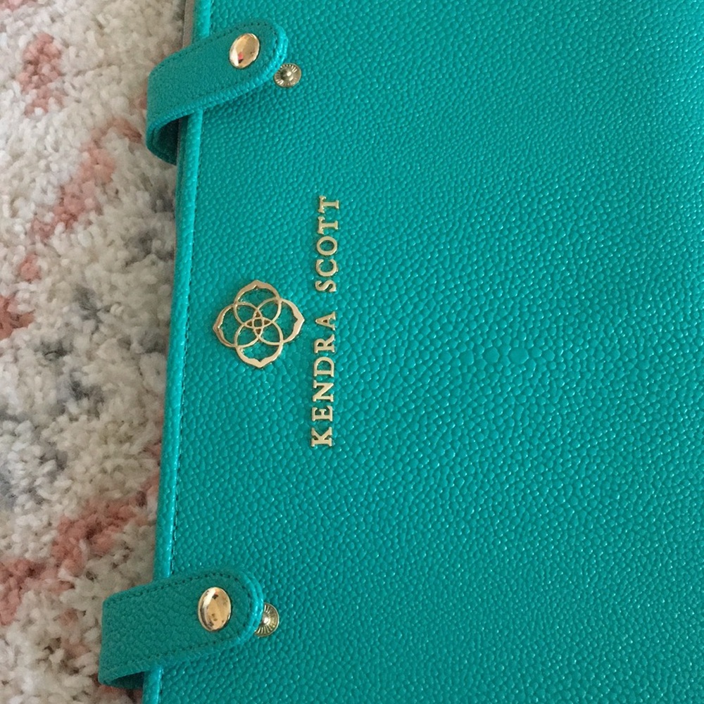 Jet Set Travel Case Kendra Turquoise with Dust Bag - Picture 7 of 16